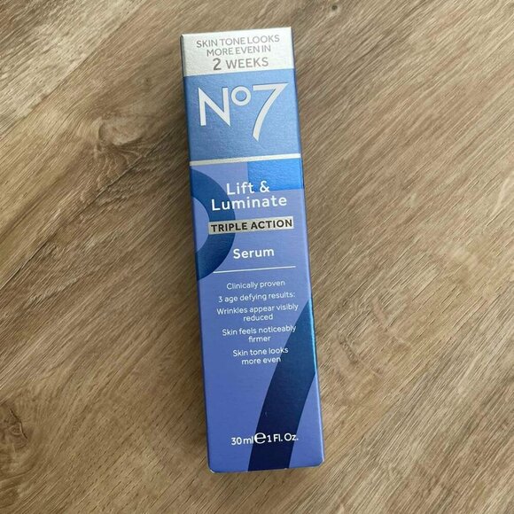 No7 Lift & Luminate Triple Action Face Serum 30 ml - Picture 1 of 4